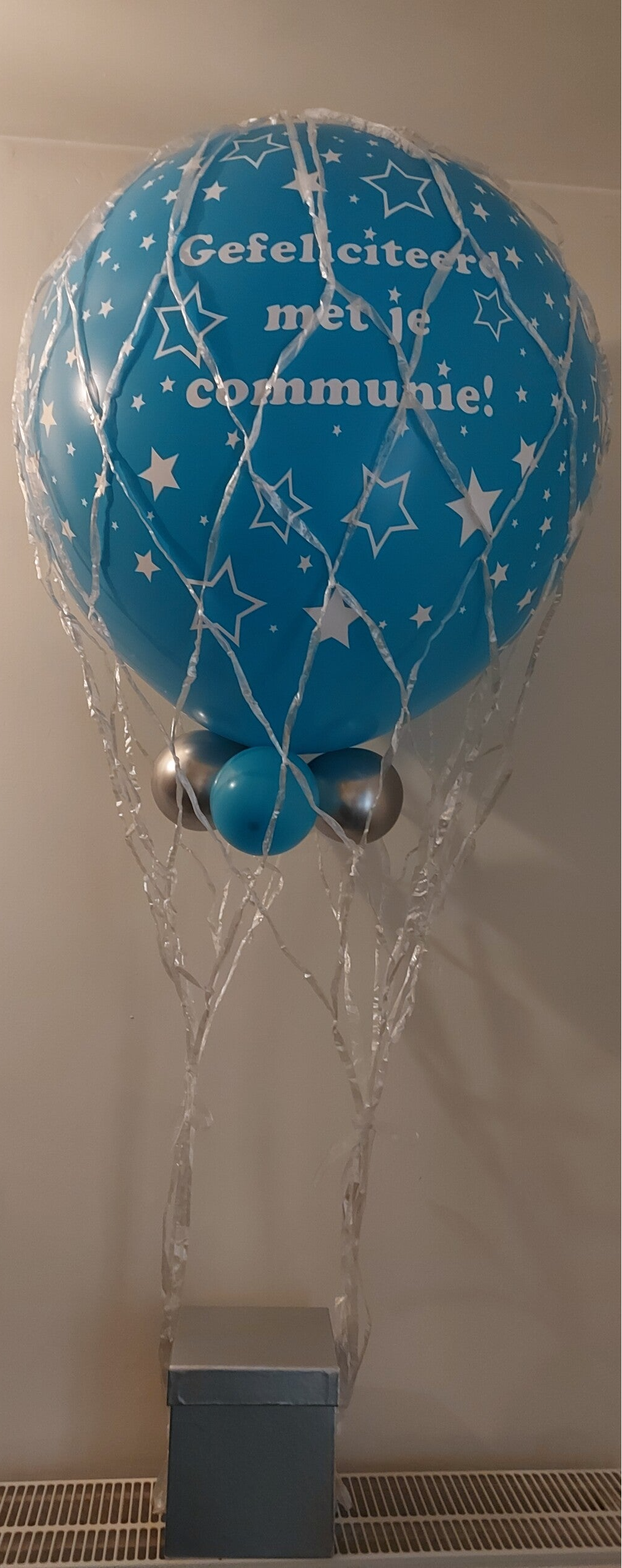 Luchtballon aan doosje snoep