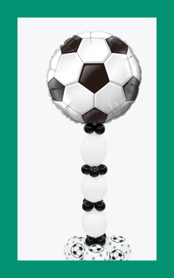 Voetbal folieballon op staander knoopballonnen.