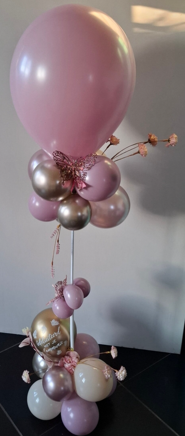 Feestelijk tafelstuk " proficiat met je communie ", extra accenten