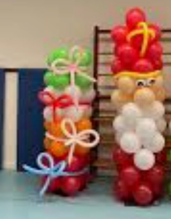 Sinterklaas en Piet met de pakjes