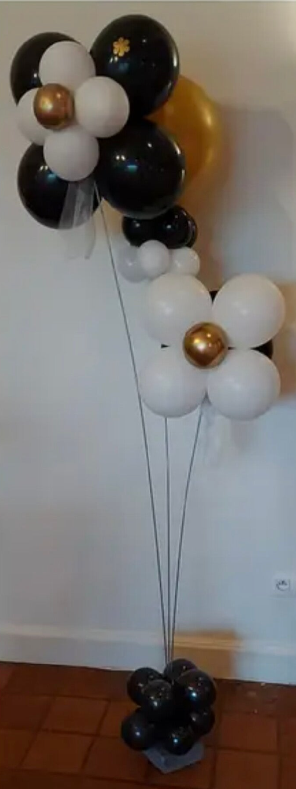 3 verdiepspilaar met bloemen