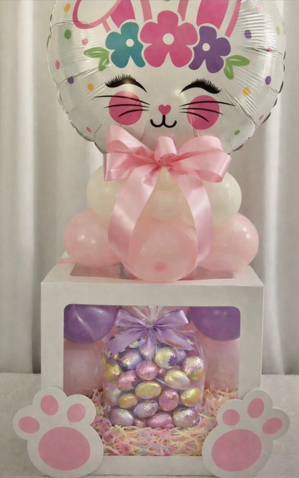 Paasbox met ballonnen en chocolade