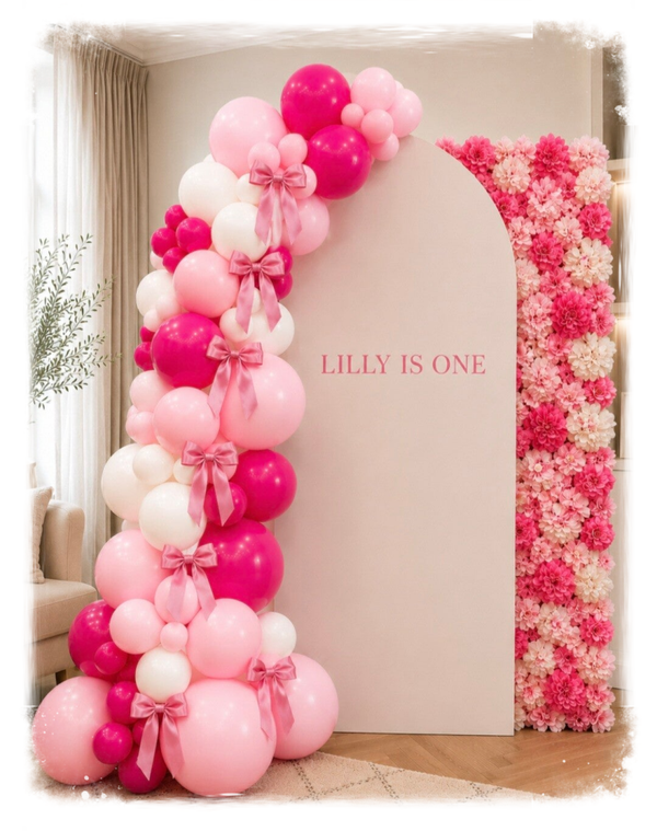 Backdrop met slinger en bloemenwand