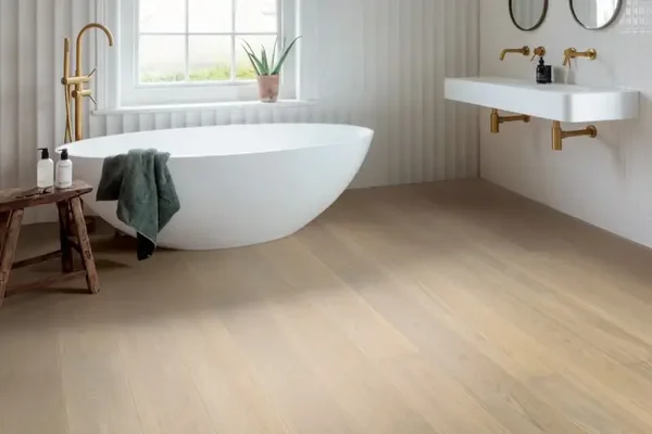 Quick-Step Cascada Lily White Oak Extra Matt Lacquered Waterproof Wood Flooring