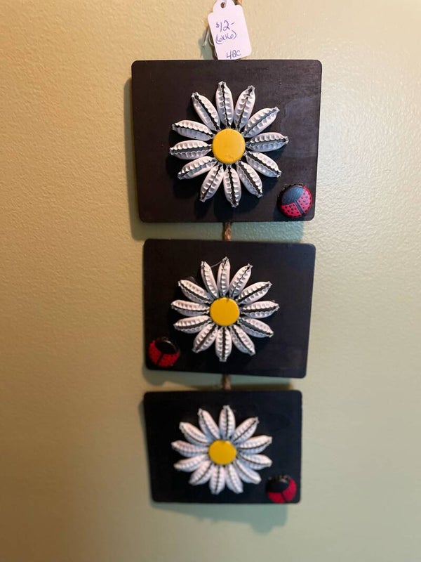 flower cap sign w/lady bug