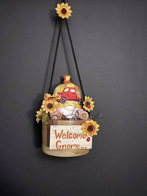 welcome gnone (gnome in a nest)