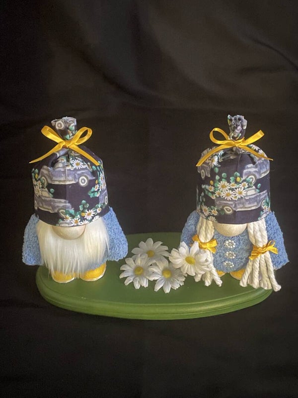 daisy gnome set on platform