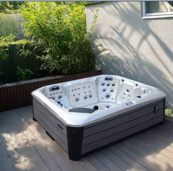 Luxe 8-persoons Bubbelbad Spa met 96 Therapiejets