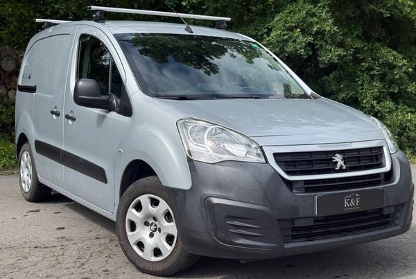 PEUGEOT PARTNER 1.6 DIESEL – 3 PLAATSEN – 2018 – 92.301 KM