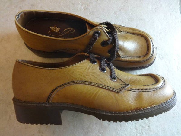 C529 : Chaussures cuir 70's P:41