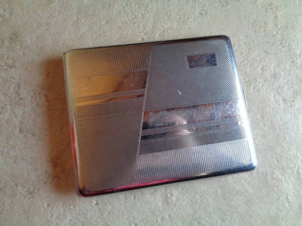 A2556 : Porte cigarettes en métal