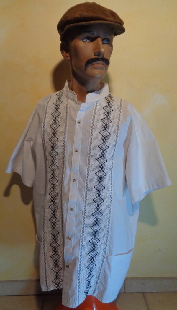 H726 : Chemise brodée T.XXL