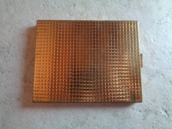 A2981 : Porte cigarettes doré