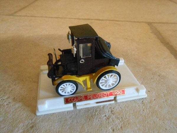 Cu305 : Miniature Peugeot coupé 1900