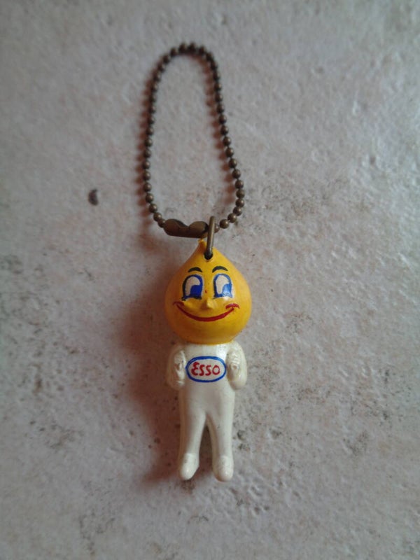 Cu1957 : Porte clefs Esso