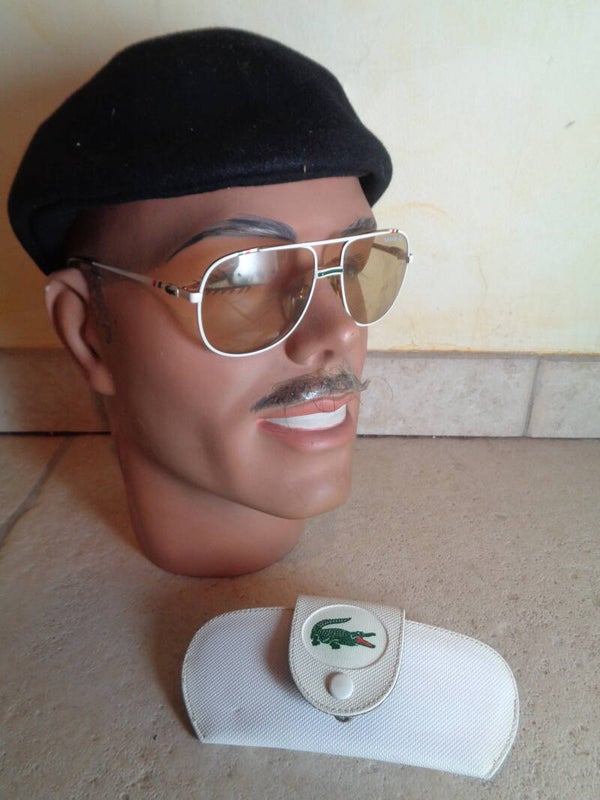 A4230 : Lunettes de soleil Lacoste