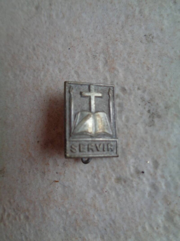 Bi2204 : Broche religieuse