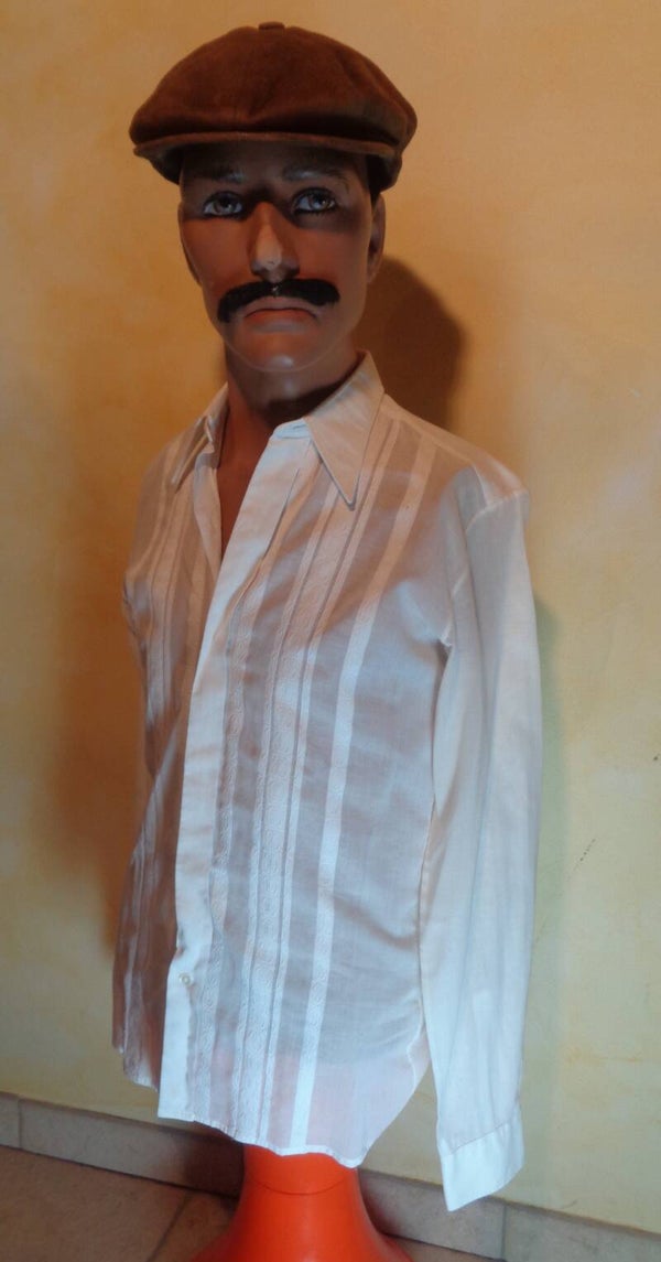 H884 : Chemise brodée T.S