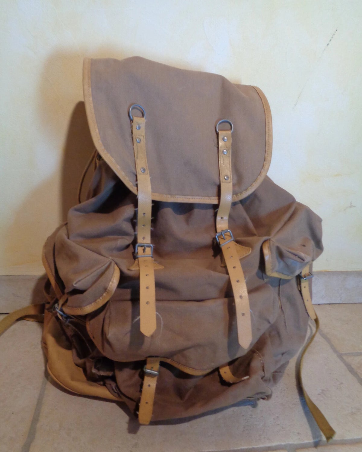 ANCIEN SAC À dos en toile et cuir de scout ou randonnée kaki montagne LAFUMA EUR 59,90 - FR