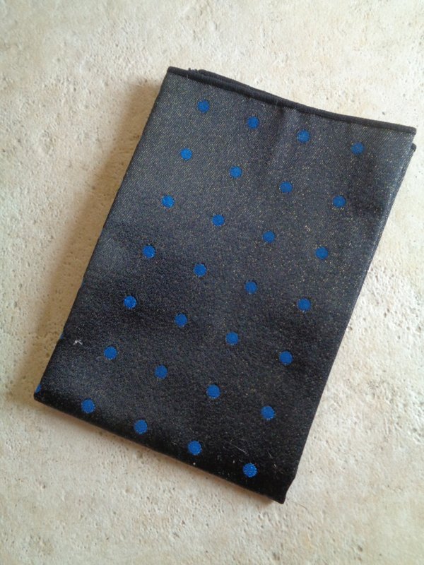 A3450 : Pochette à pois