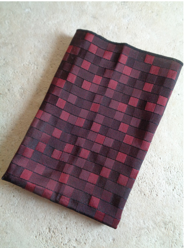 A3461 : Pochette à motif carrés