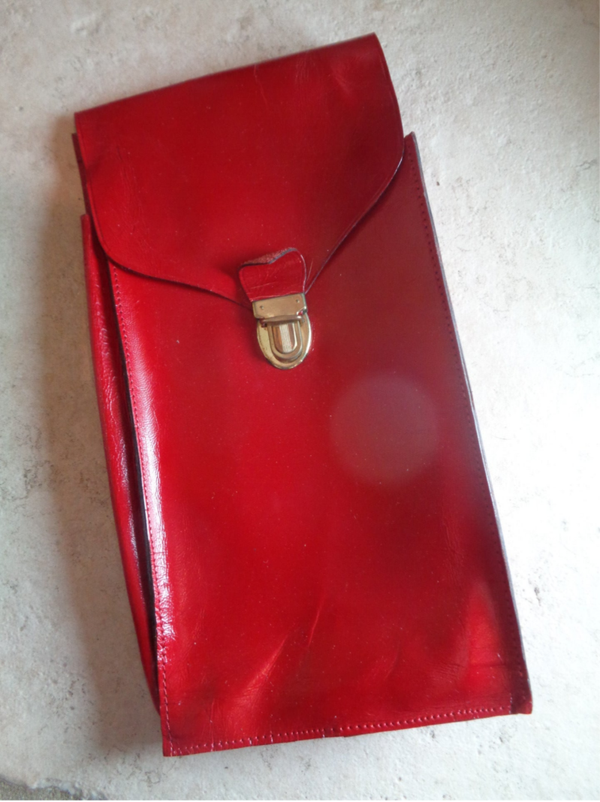 S2072 : Pochette rouge 70's