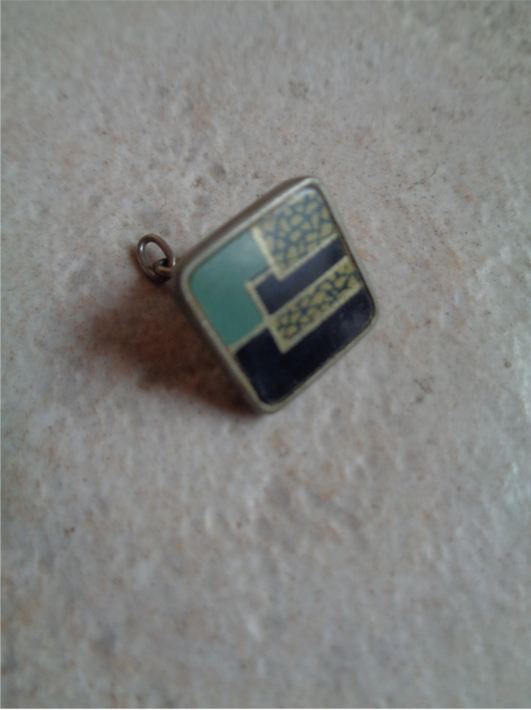 Bi2198 : Bouton de col 40's