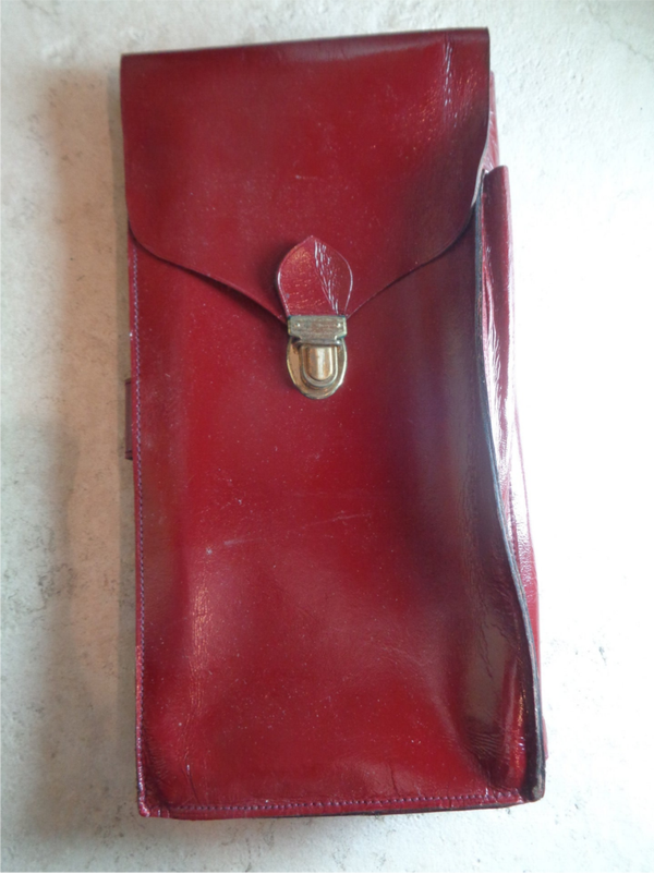 S2073 : Pochette rouge 70's