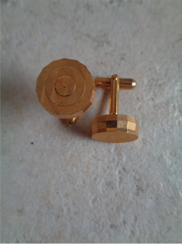 Bi2188 : Boutons de manchette dorés