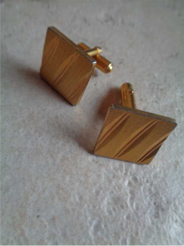 Bi2189 : Boutons de manchette dorés