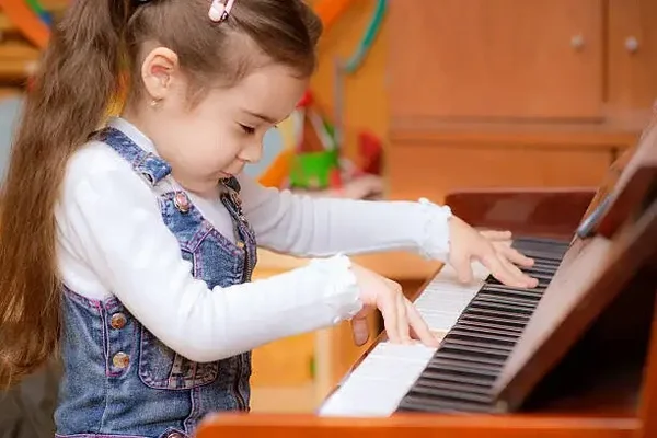 Privater Klavierunterricht für Kinder - jetzt buchen!