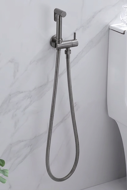 Luxe RVS Bidet Doucheset Gun Metal Grey – Complete 5-in-1 Set – Handdouche Bidet / Hand Shower – Geïntegreerde Houder (Zonder Boren) – Explosieveilige Spiraalslang – G 1/2"