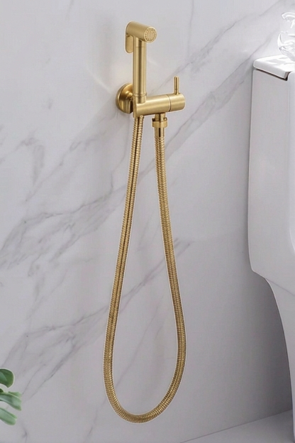 Luxe RVS Bidet Doucheset Mat Goud – Complete 5-in-1 Set – Handdouche Bidet / Hand Shower – Geïntegreerde Houder (Zonder Boren) – Explosieveilige Spiraalslang – G 1/2