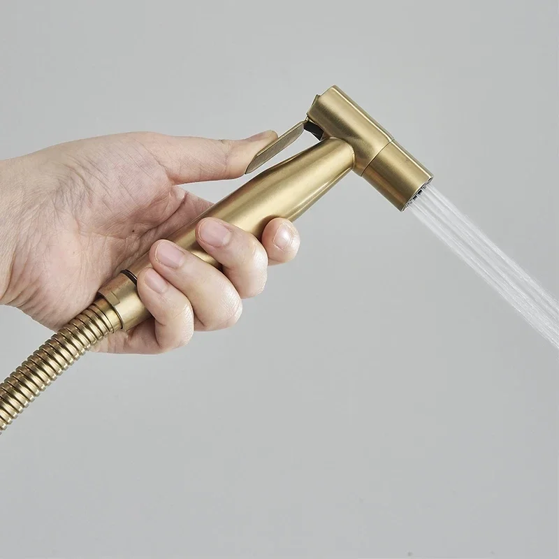 luxe Bidet Handdouche Set Goud - Shattaf Toiletsproeier - Inclusief 1.5m Gouden Slang & Wandhouder - Hotel-Chic Design