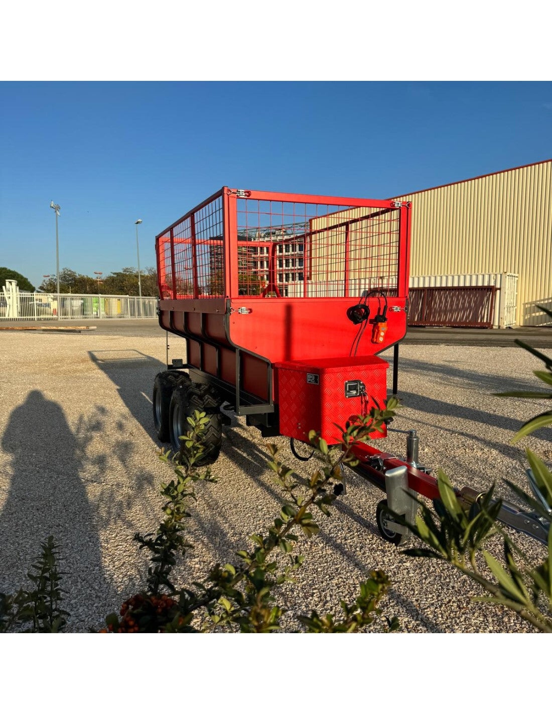 REMORQUE QUAD 2 ESSIEUX BENNE ÉLECTRO-HYDRAULIQUE PTC 1400 KG