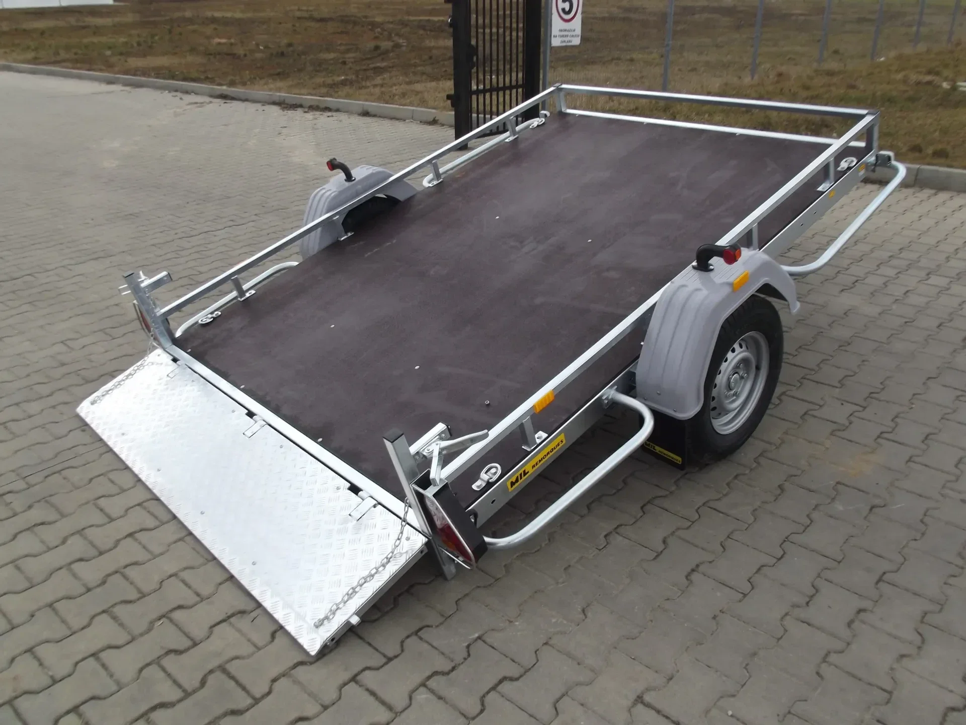 Remorque plateau 851 PLRHSF PTAC 1300 kg