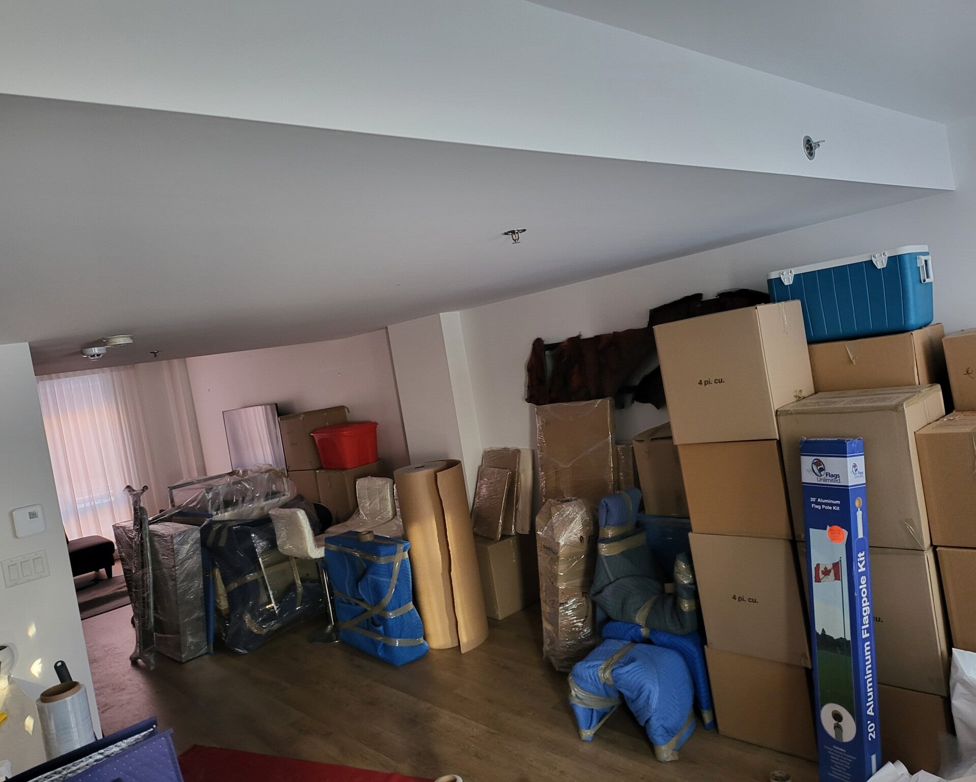 Neatly packed room. Proffesional packing