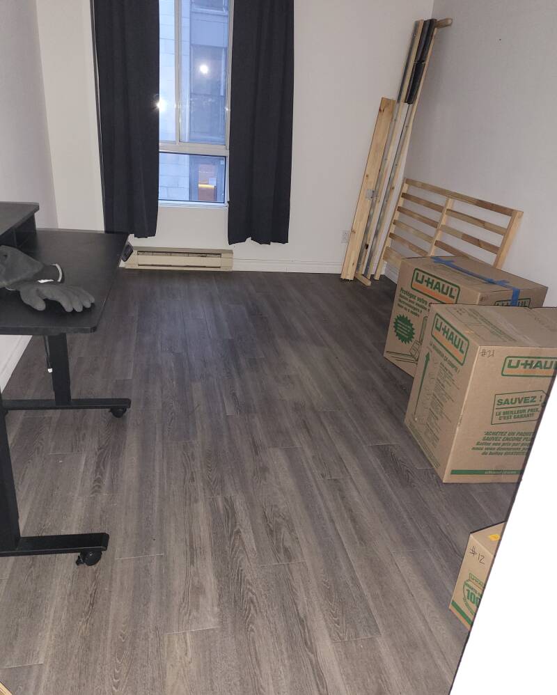 Dis/assembled bed, clean room with boxes