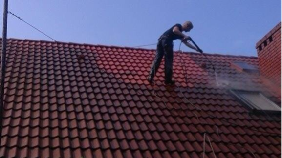 Specjalistyczne mycie dachu myślenice