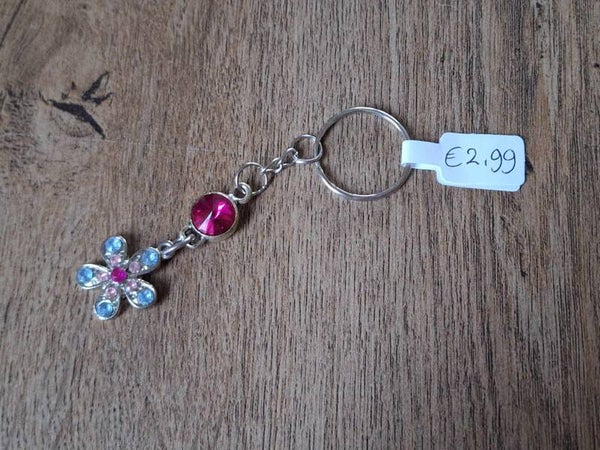 Sleutelhanger : Bloem met roze steen !!
