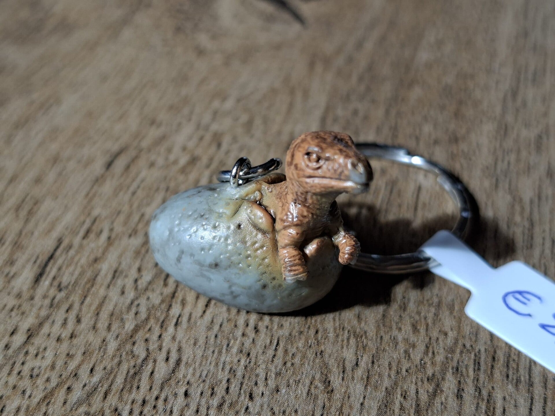 Sleutelhanger : T-Rex in Ei !!