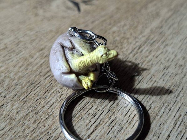 Sleutelhanger : Brachiosaurus in Ei !!