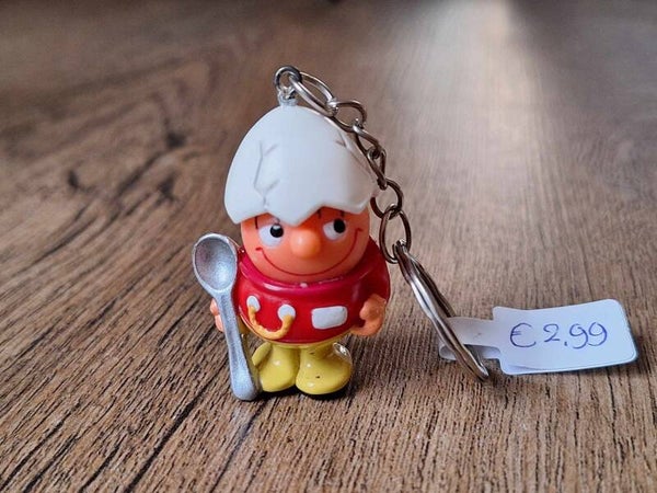 Sleutelhanger : Figuurtje met eierdop !!