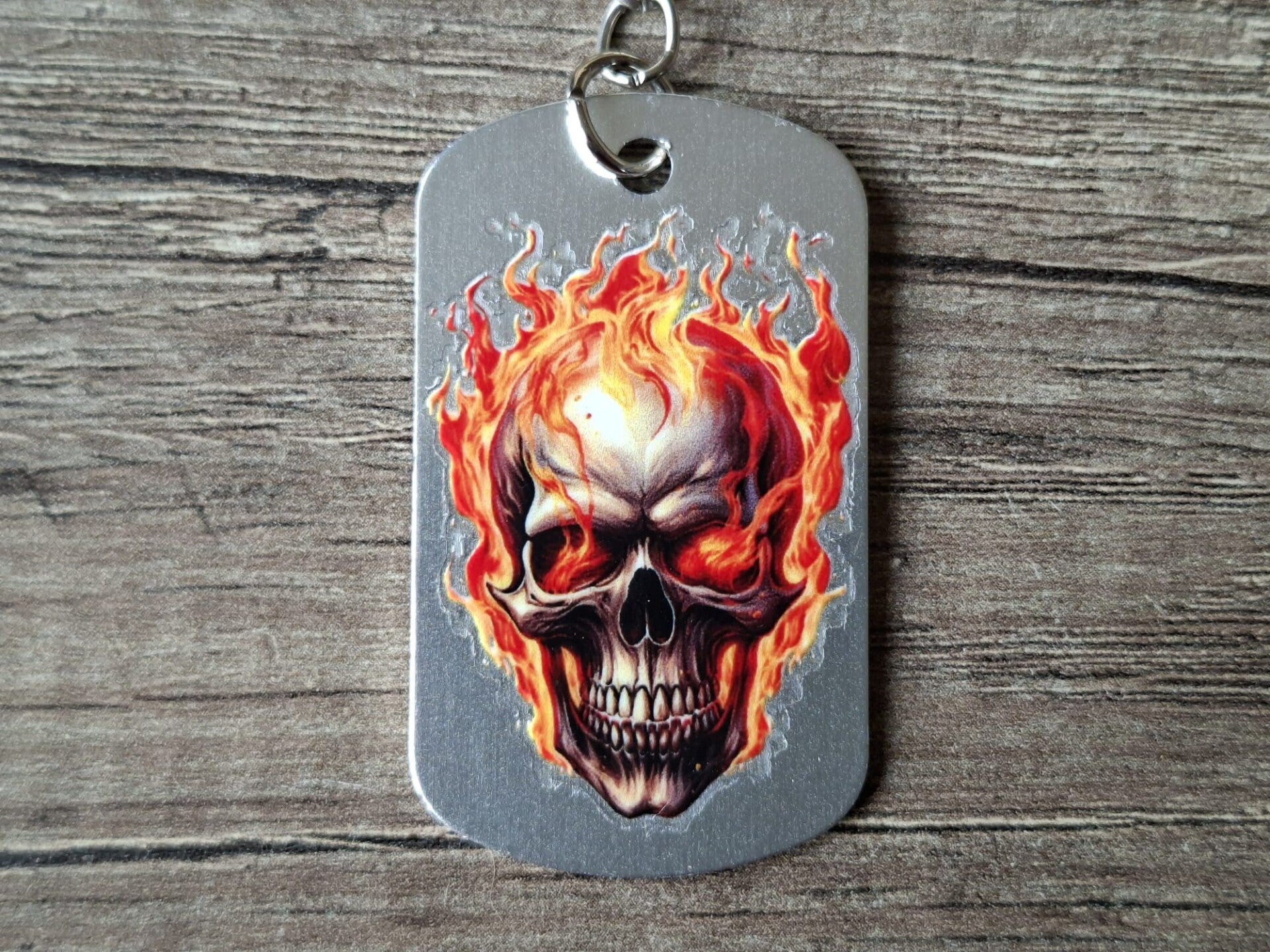 Sleutelhanger : Zilverkleurige Metalen Tag : Vuur Schedel !! 4