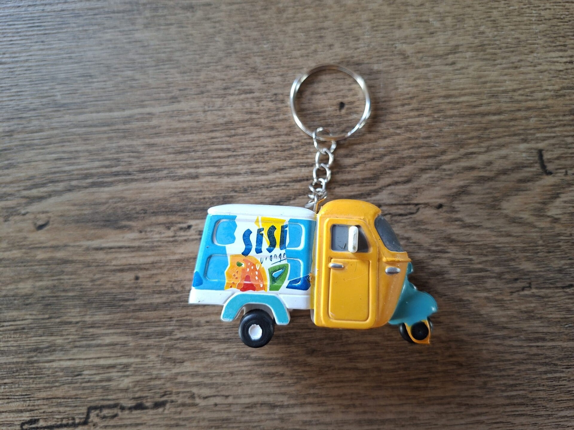 Sleutelhanger : Piaggio Ape Driewieler : Sisi Orange !!
