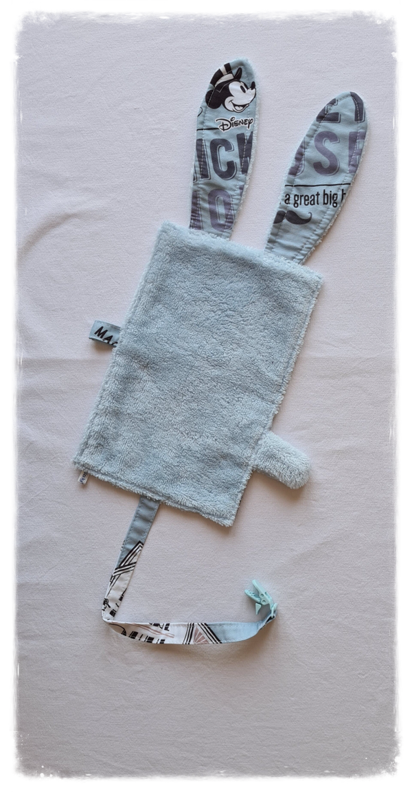 Doudou Lapin avec clips Attache