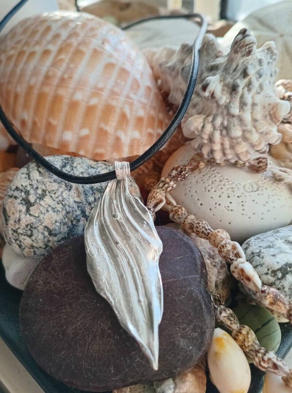 Curled kelp tassel necklace