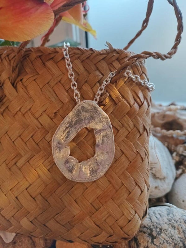 Twirl of kelp necklace.
