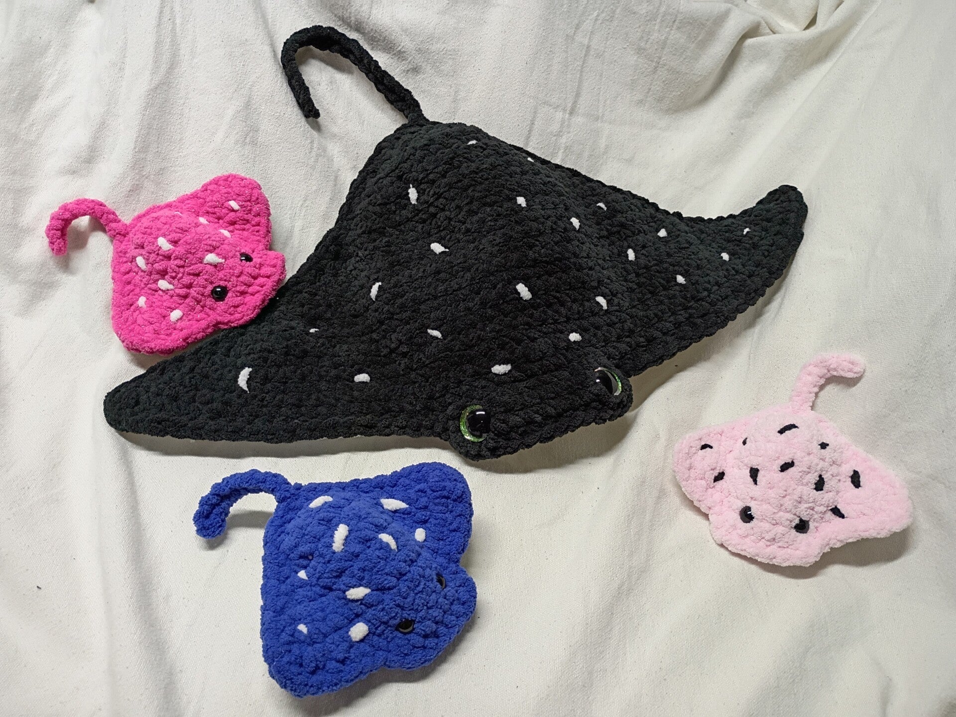 Mega Stingray w/ 3 baby Stingray