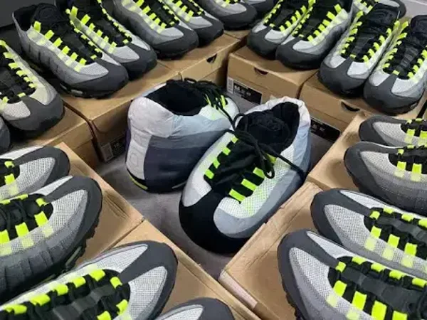Neon 95 slippers